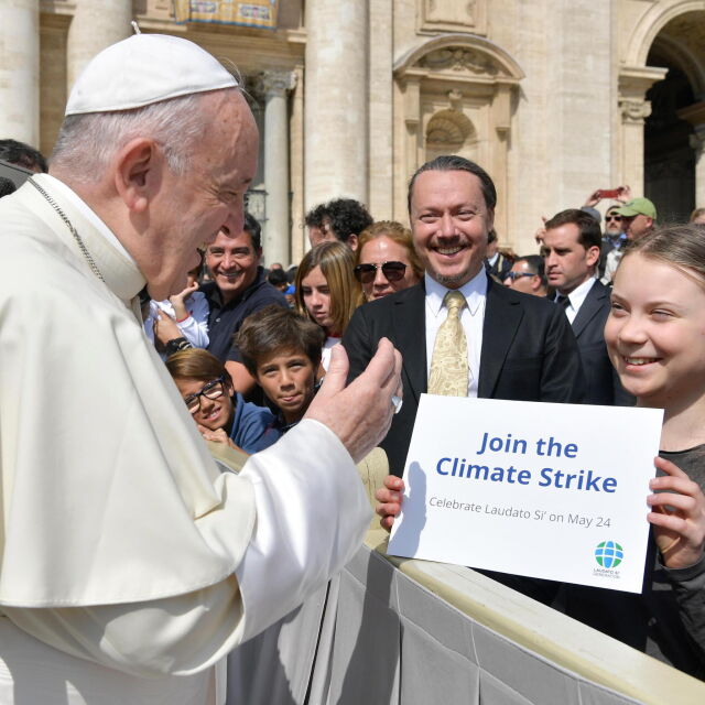 Папа Франциск раговаря с 16-годишната екоактивистка Грета Тунберг 