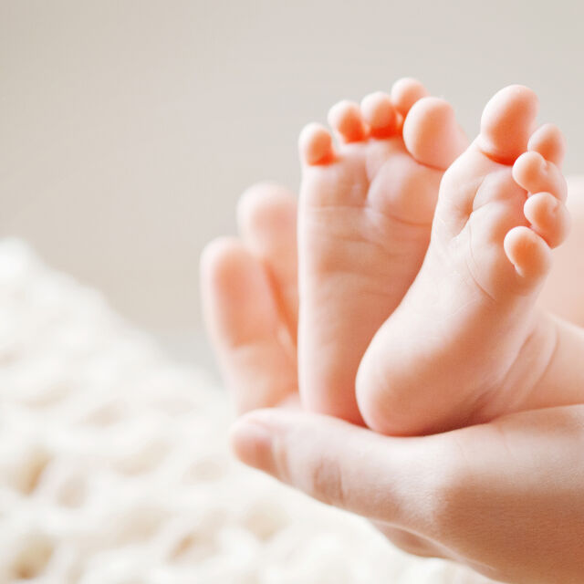 Изписват от болница най-малкото бебе, родено с тегло 258 грама