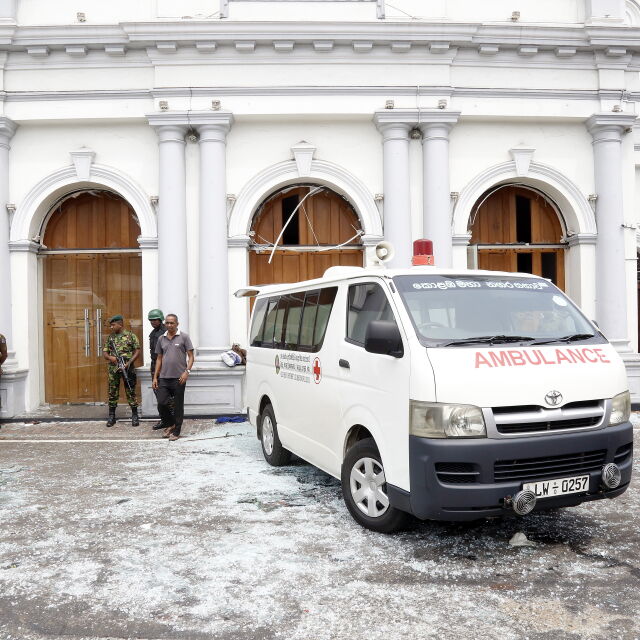 Експлозии в църкви и хотели в Шри Ланка, има жертви и ранени (ВИДЕО И СНИМКИ)