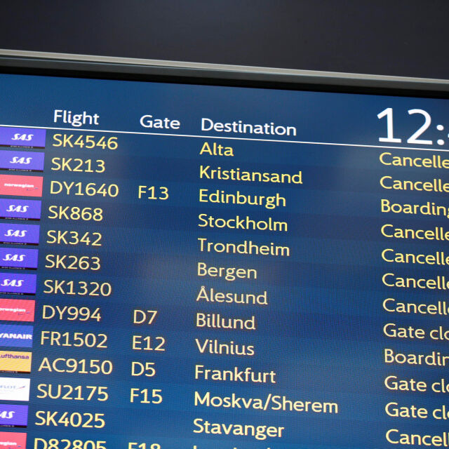 Стотици отменени полети заради стачка в скандинавската авиокомпания САС 