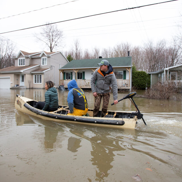 Спешна евакуация в Канада заради наводнения