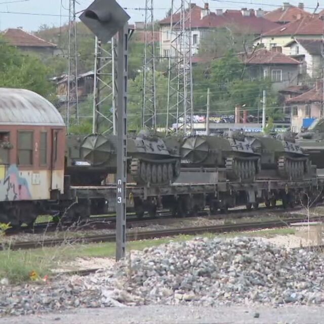 Заради парада: Военна техника излезе от гарнизоните и тръгна към София