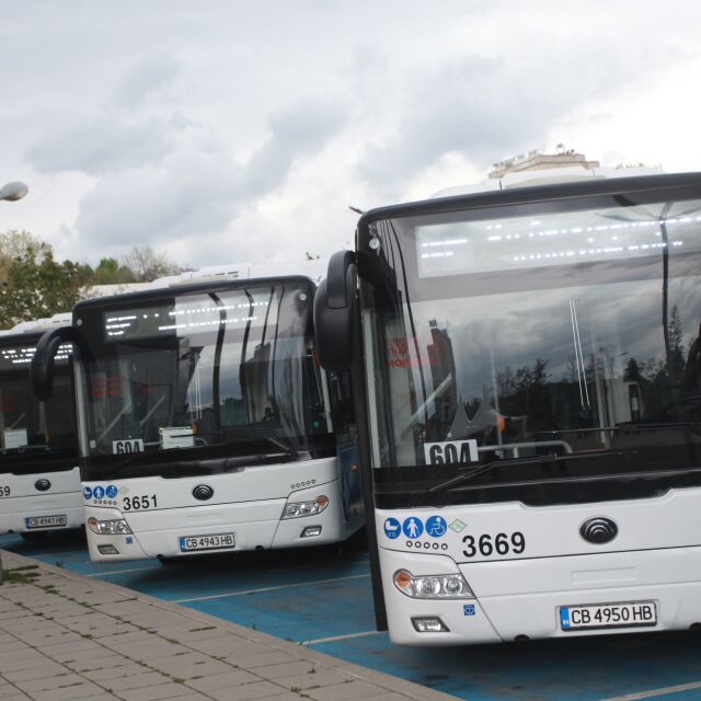 Нови автобуси на газ и със зарядни за телефони тръгват в София (ВИДЕО И СНИМКИ)