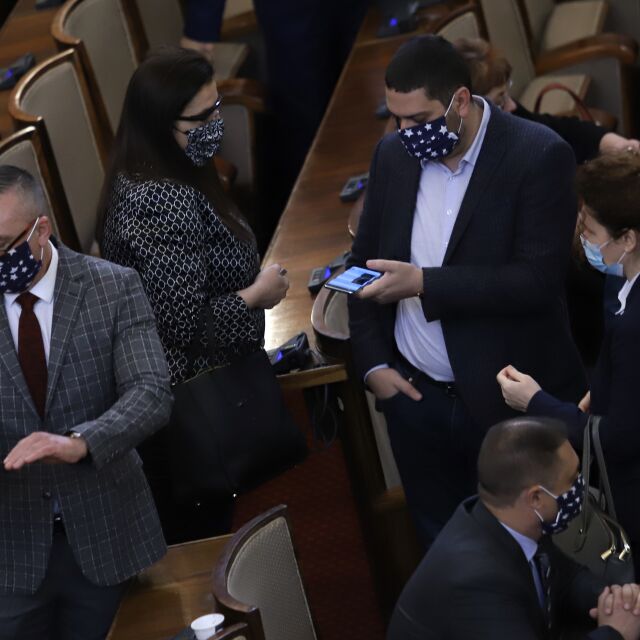 Изследват депутатите за COVID-19 след положителна проба на Хасан Адемов от ДПС