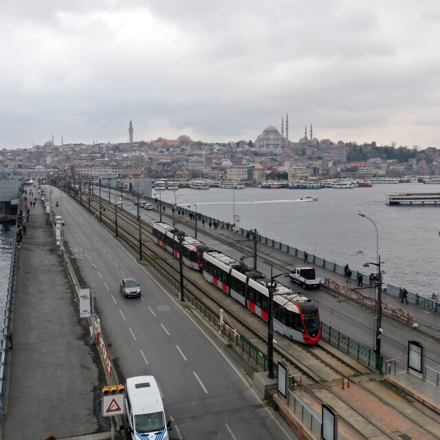 Заради COVID-19: Забранява се влизането и излизането на автомобили от Истанбул