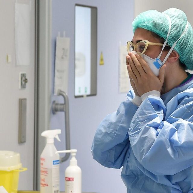 Двама лекари и медицинска сестра са с коронавирус в Сливенско