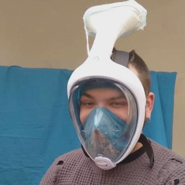 Български лекар в Аликанте създаде предпазна маска от шнорхел за гмуркане