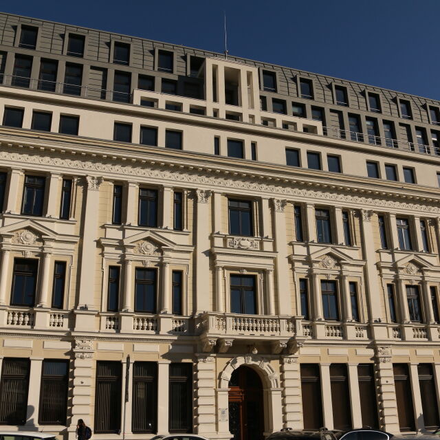 Разследват договори в Българската банка за развитие