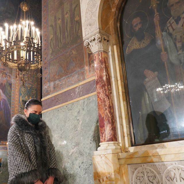 „Александър Невски” остана полупразен на празничната служба за Цветница