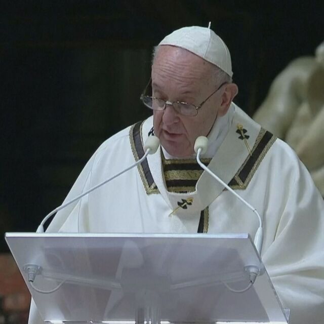 Папа Франциск с благословията "Урби ет Орби" на пустия площад "Свети Петър"