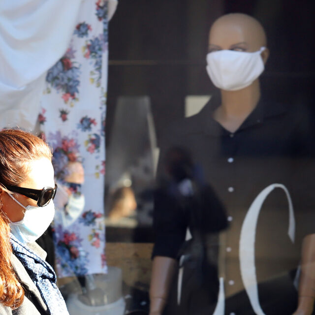 Над 400 жалби през уикенда срещу задължителното носене на маски 