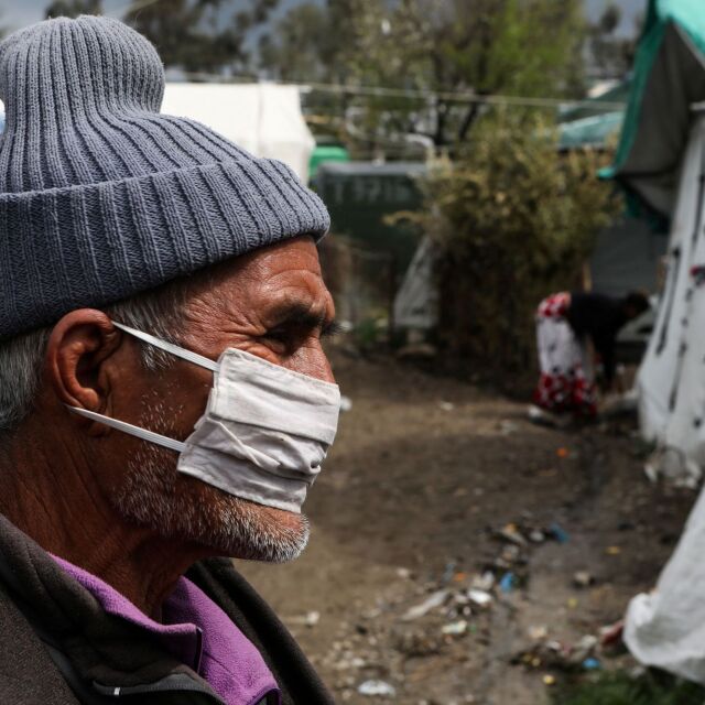 Гърция мести около 1000 мигранти от пренаселените лагери в празни хотели