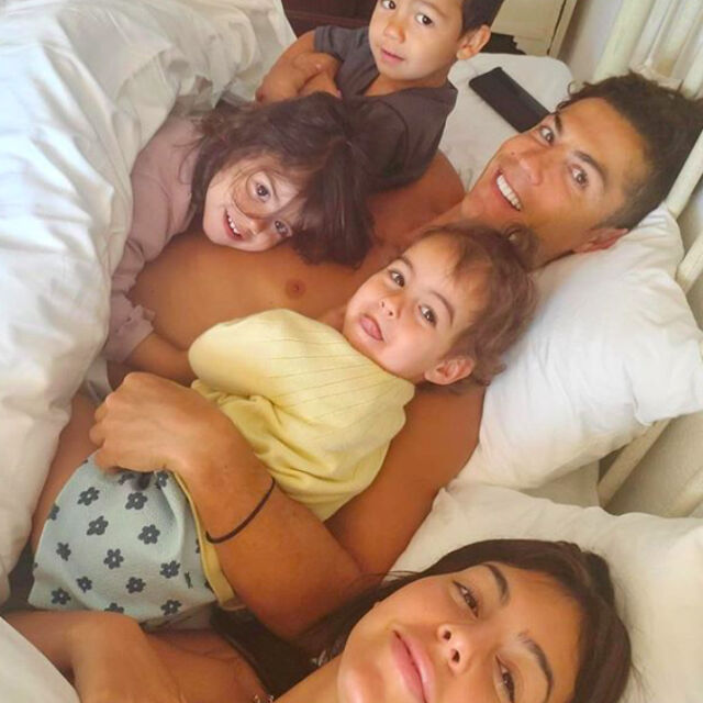 "Най-добрият начин да започнеш деня": Кристиано Роналдо с децата си и Джорджина Родригес