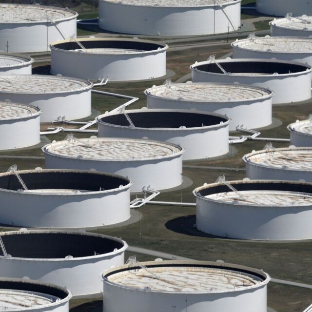 След ударите в Абу Даби: Петролът - най-скъп от 2014 г.