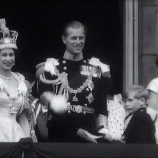 Кралица Елизабет II като дете и ключови моменти от живота й като монарх (ВИДЕО)