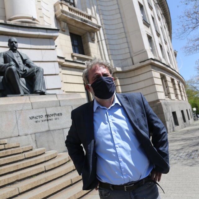 Боил Банов: Дупките по фасадата на Софийския университет са нарушение на закона (ВИДЕО)