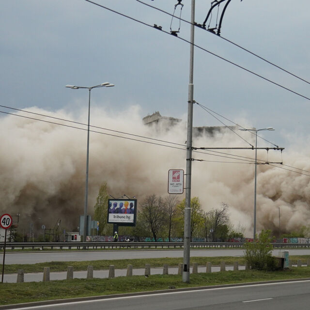 Зрелищен взрив в София – разрушиха високата сграда от ИПК „Родина“