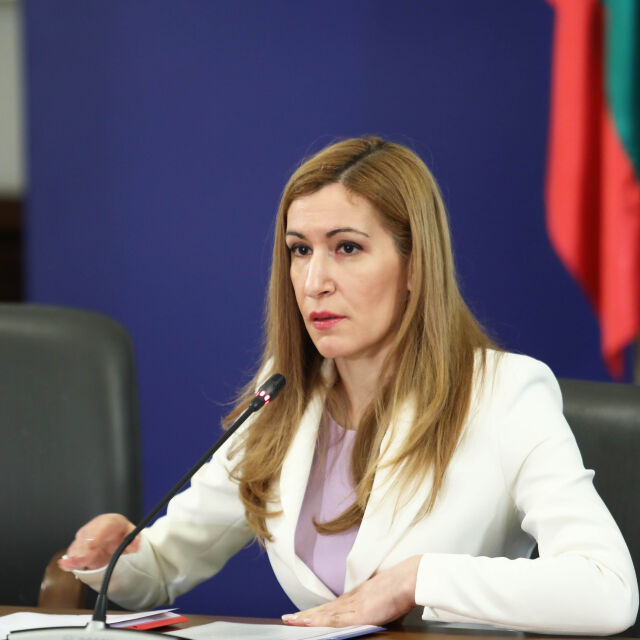 Ангелкова:  От утре хотелите и местата за настаняване започват работа