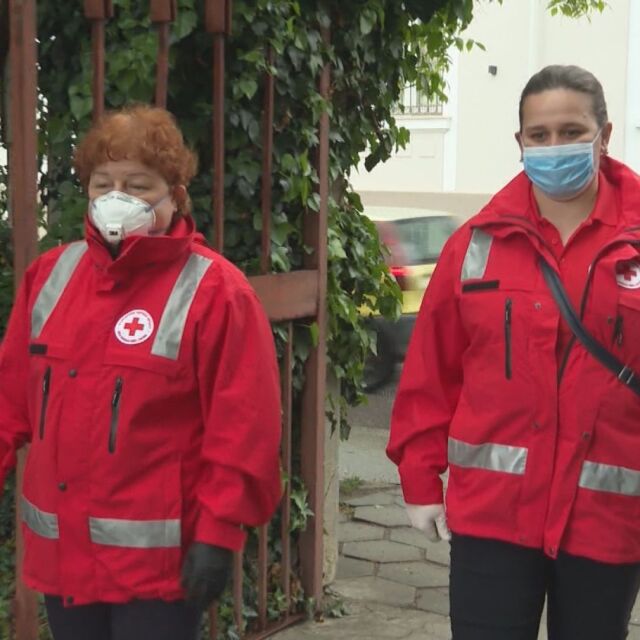 Медици от първа линия са и сред доброволците на БЧК в Сливен