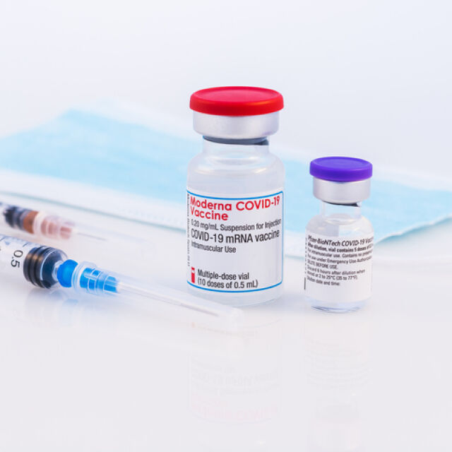 „Пфайзер“ и „Модерна“ включват повече деца от 5 до 11 г. в изпитванията на ваксините си