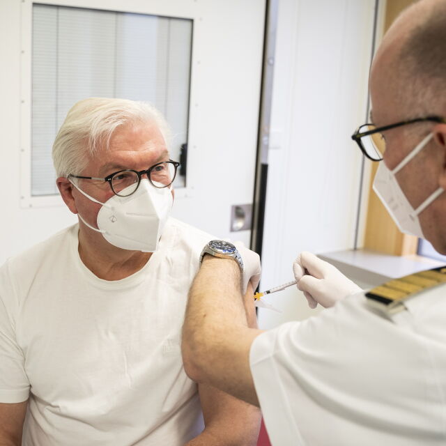 Германският президент се ваксинира с препарата на „АстраЗенека“