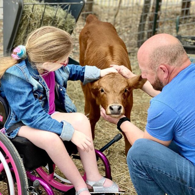 С помощта на добър приятел: Деца и животни с увреждания опознават света заедно