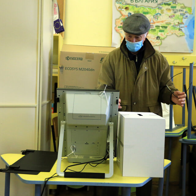 ЦИК реши на втория тур на изборите да се използват наличните в склада машини