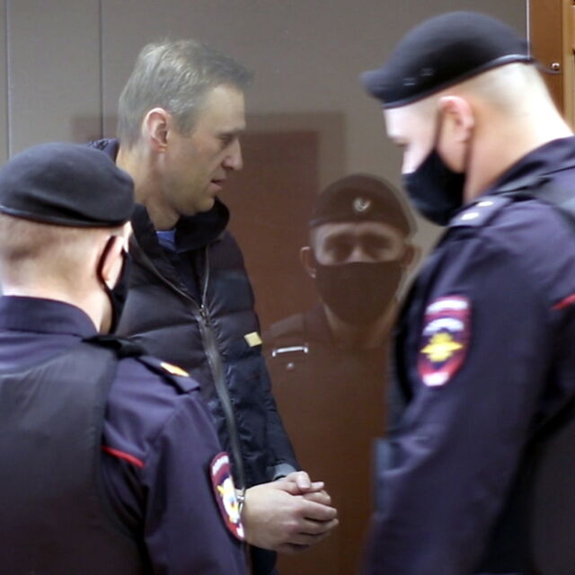 Навални е преместен в болнично отделение заради симптоми на респираторно заболяване