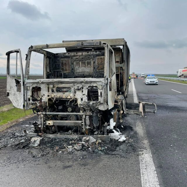 Тежкотоварен камион изгоря на магистрала "Тракия"