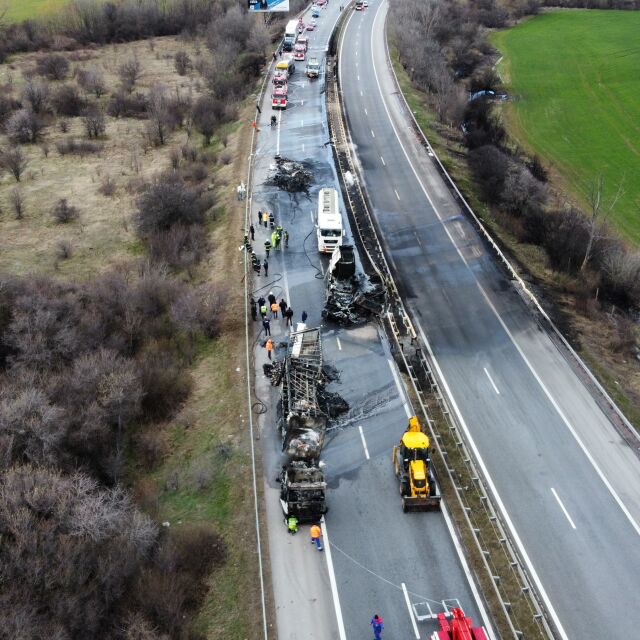 След катастрофата между камион и цистерна: Променят движението по АМ „Тракия“