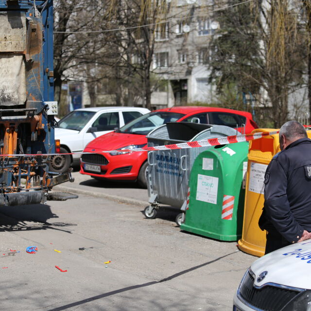 Повдигнаха обвинение на шофьора на боклукчийския камион, блъснал жена и дете в София