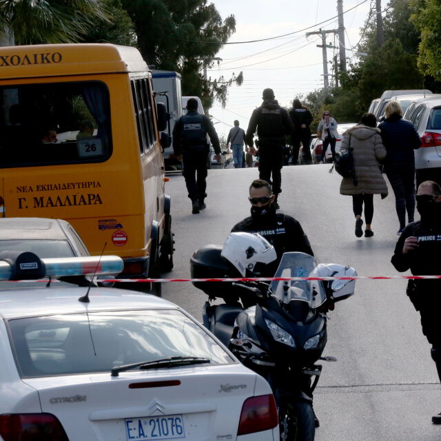 Гръцки криминален репортер беше застрелян пред дома си в Атина
