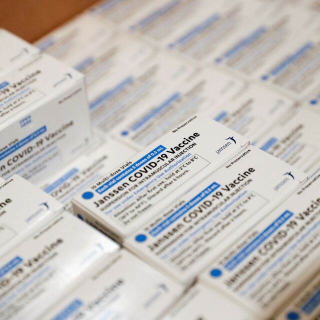 Здравните власти в САЩ не намират връзка между ваксината на „Янсен“ и случаите на тромбози