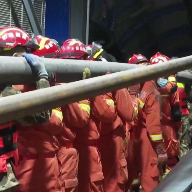 Спасителна акция в Китай: 21 миньори са затрупани под земята вече втори ден