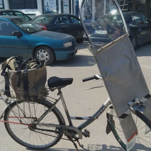 Мъж от Силистра сглоби сам колело, което пази от COVID-19