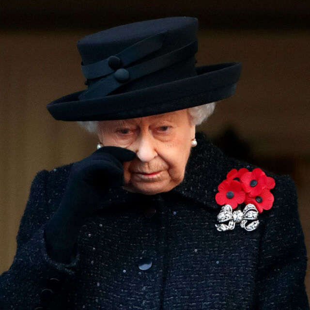 Защо Елизабет Втора най-вероятно ще седи сама на погребението на принц Филип?