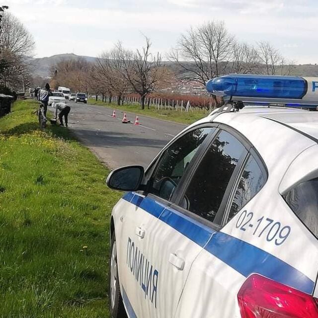 Тежка катастрофа между камион и три коли взе жертва на пътя Айтос-Бургас