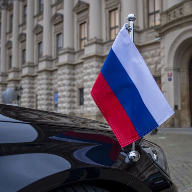 Излетя първият самолет с руски дипломати, изгонени от Чехия 