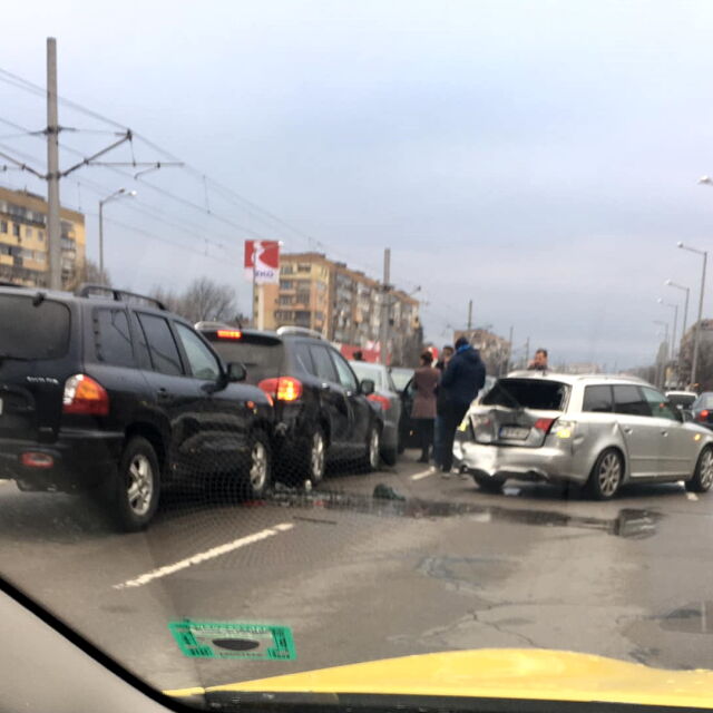 Верижна катастрофа на входа на София