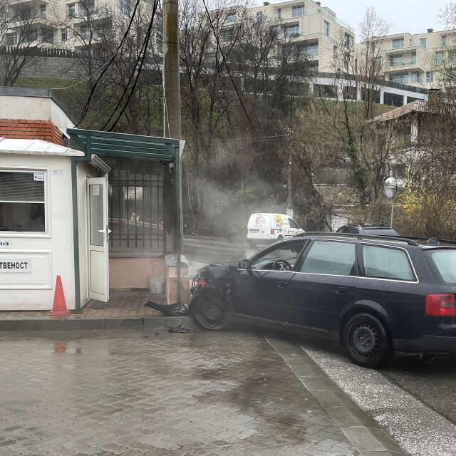 Пиян шофьор удари пешеходец в София и се опита да избяга (СНИМКИ)