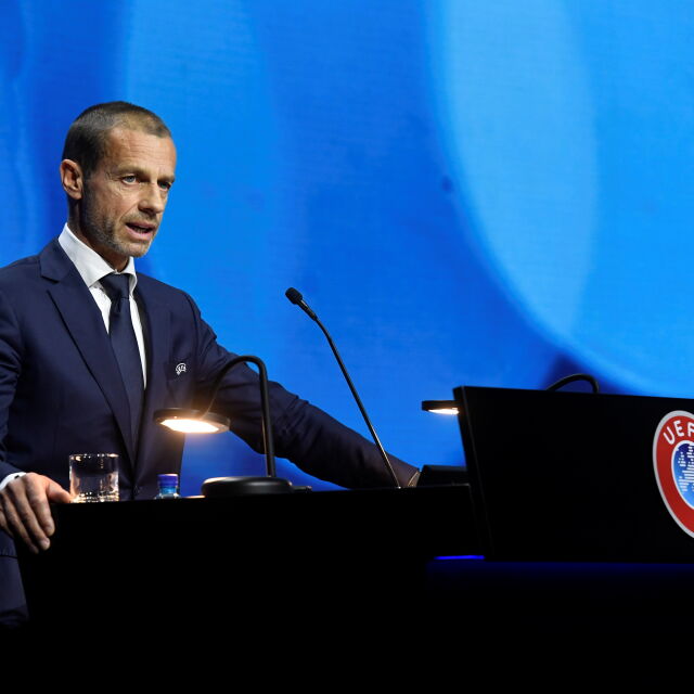 Президентът на УЕФА лично помага на футболисти и официални лица да напуснат Украйна