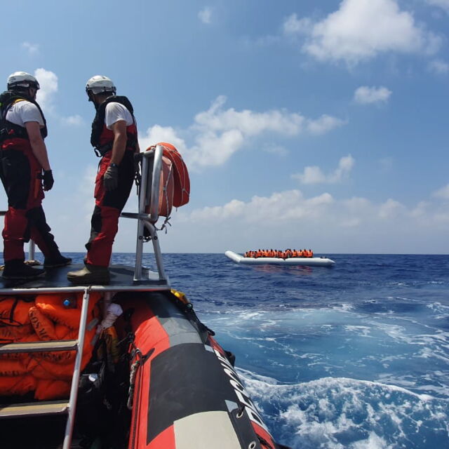 Най-малко 130 мигранти са се удавили след корабокрушение край бреговете на Либия