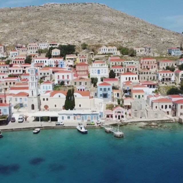 Халки – гръцкия остров, на който всички се ваксинираха, за да спасят туризма