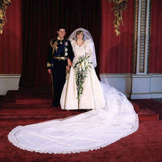 Изумителната сватбена рокля на Даяна ще бъде показана за първи път от 25 години насам