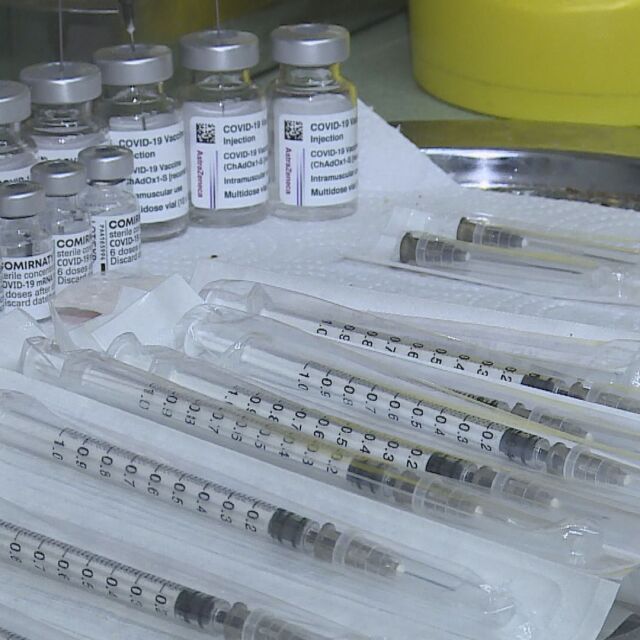 Джипита ваксинират и чужди пациенти, въпреки списъците с чакащи