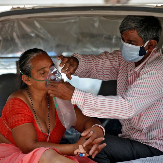 САЩ изпращат лекарства и ваксини срещу COVID-19 на Индия