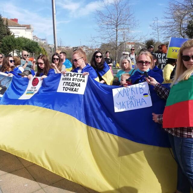 Протест в Бургас срещу войната в Украйна (СНИМКИ)