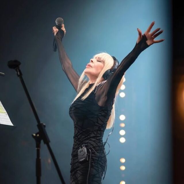 Лили Иванова излиза на концерт в Хасково 