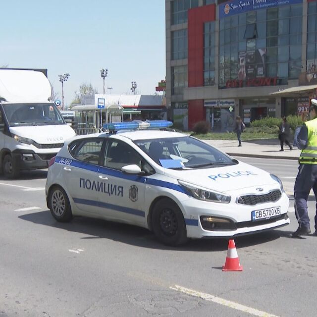 Шофьор блъсна майка с дете на пешеходна пътека в София