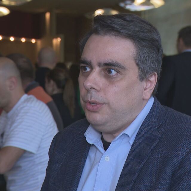 Асен Василев: Плоският данък остава, има го в коалиционното споразумение